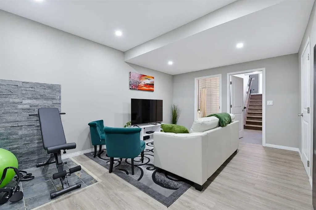 212 Lakepointe Drive