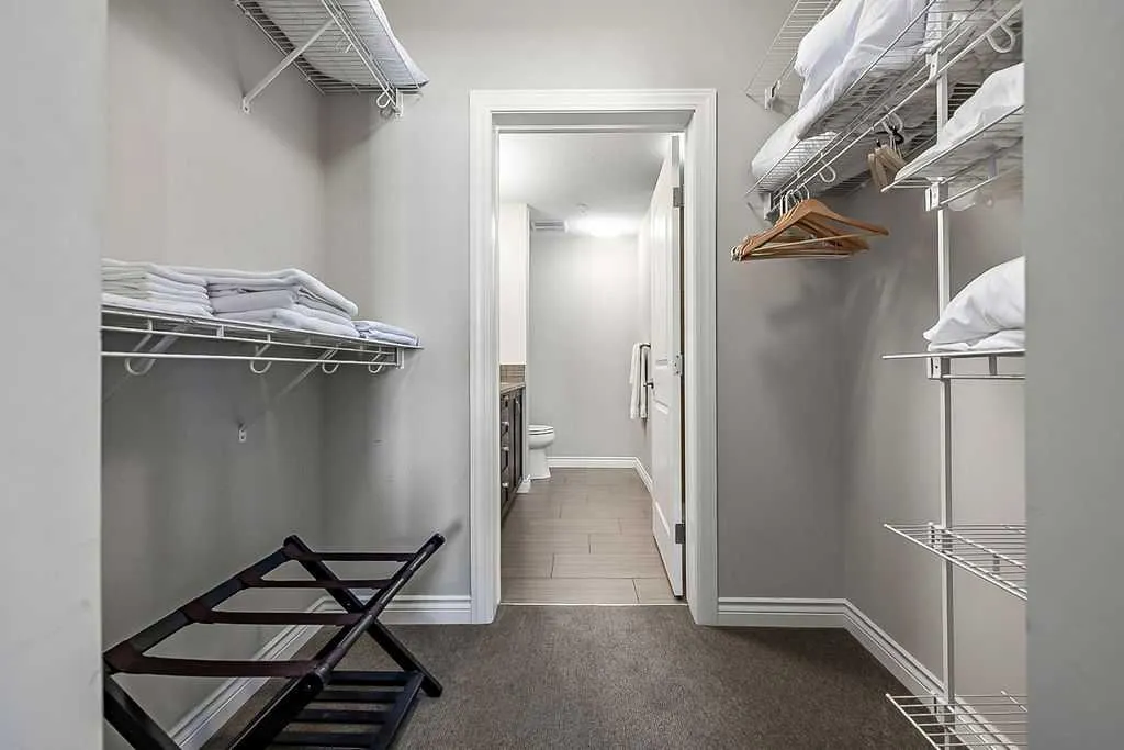 39 Quarry Gate SE #204