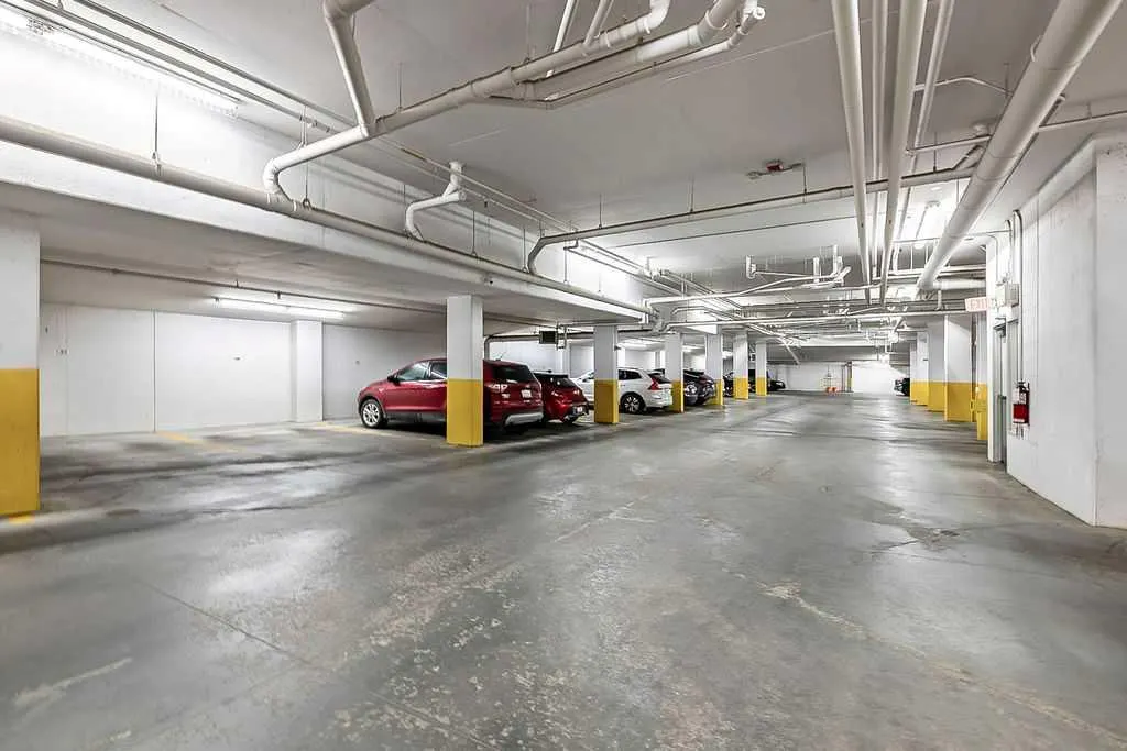 39 Quarry Gate SE #204