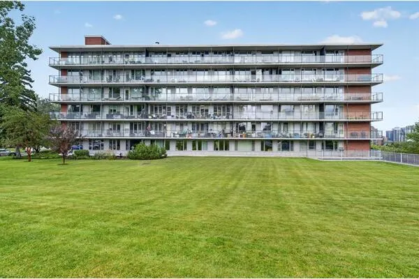 3232 Rideau Place SW