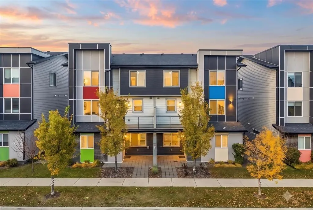 135 Redstone Walk NE #202