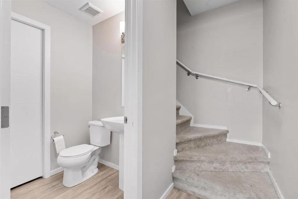 135 Redstone Walk NE #202
