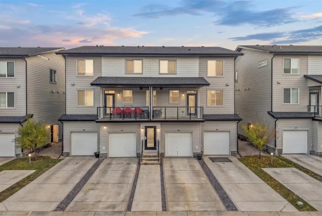 135 Redstone Walk NE #202