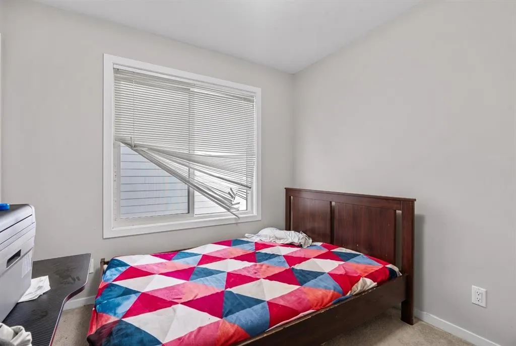 135 Redstone Walk NE #202