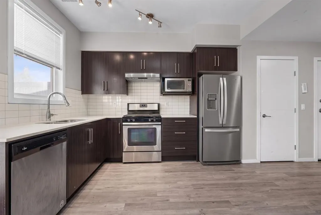 135 Redstone Walk NE #202