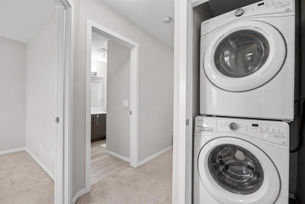 135 Redstone Walk NE #202