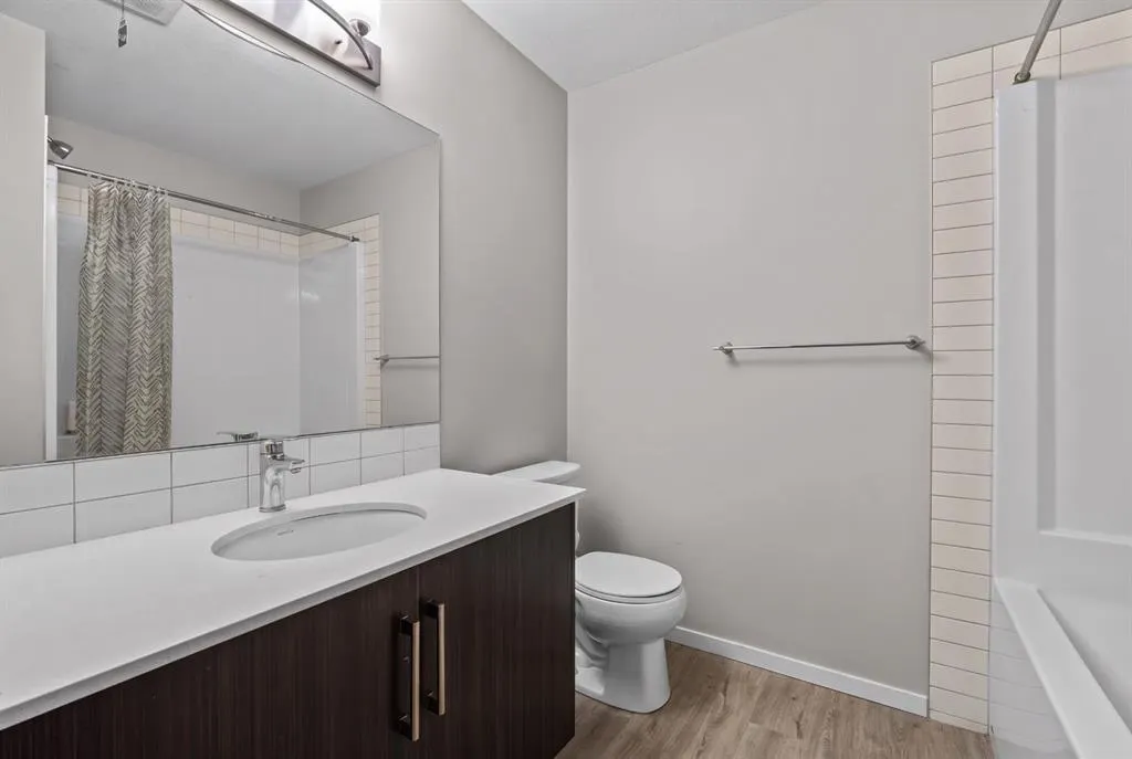135 Redstone Walk NE #202
