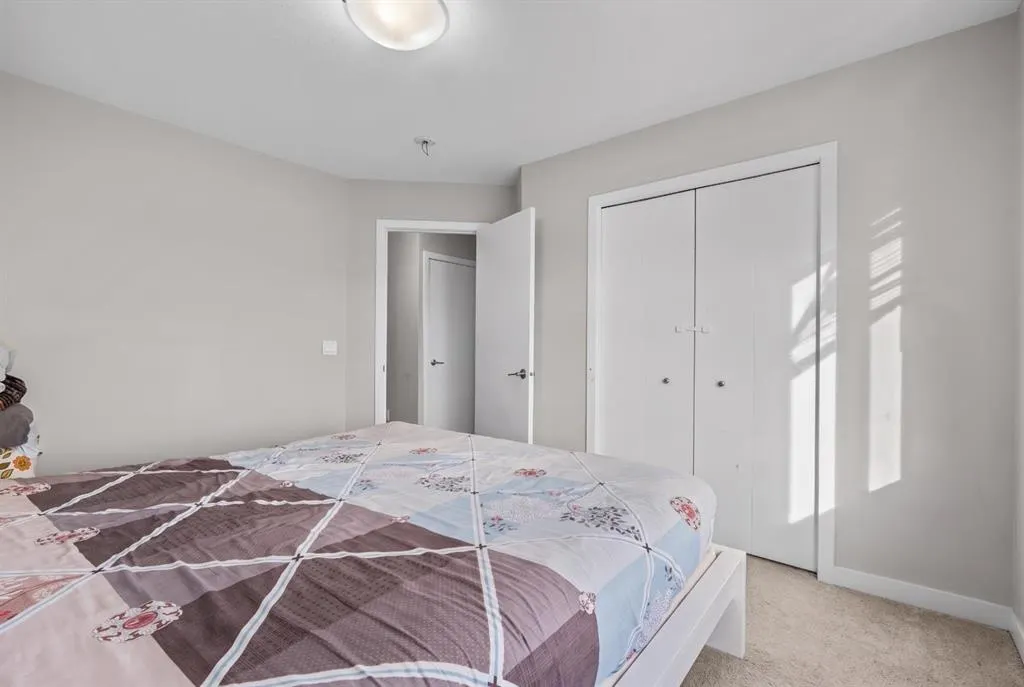 135 Redstone Walk NE #202