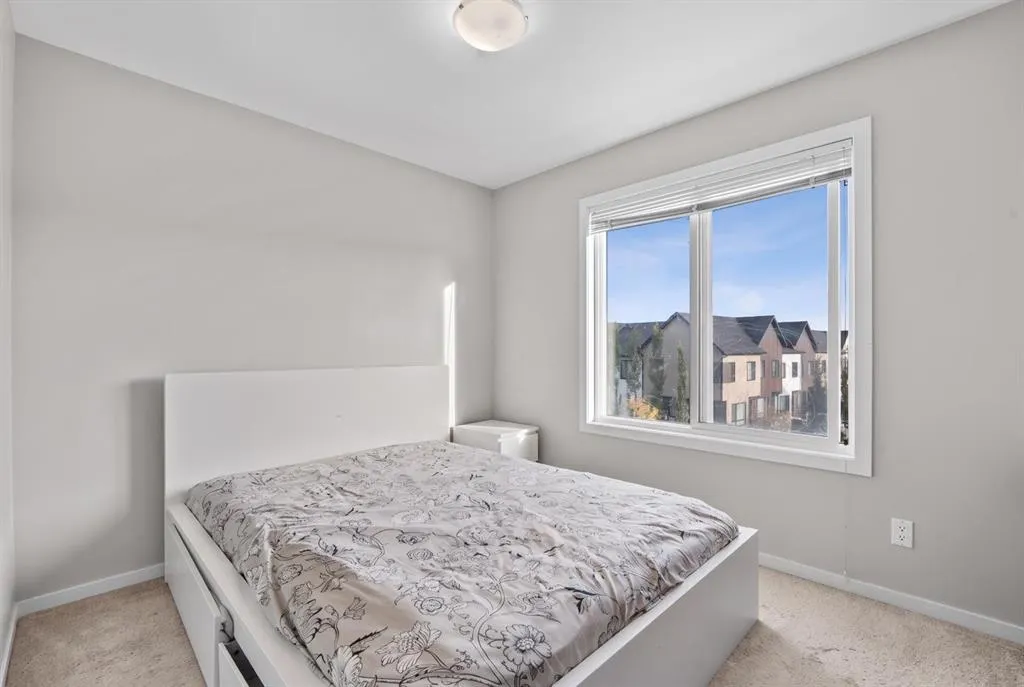 135 Redstone Walk NE #202