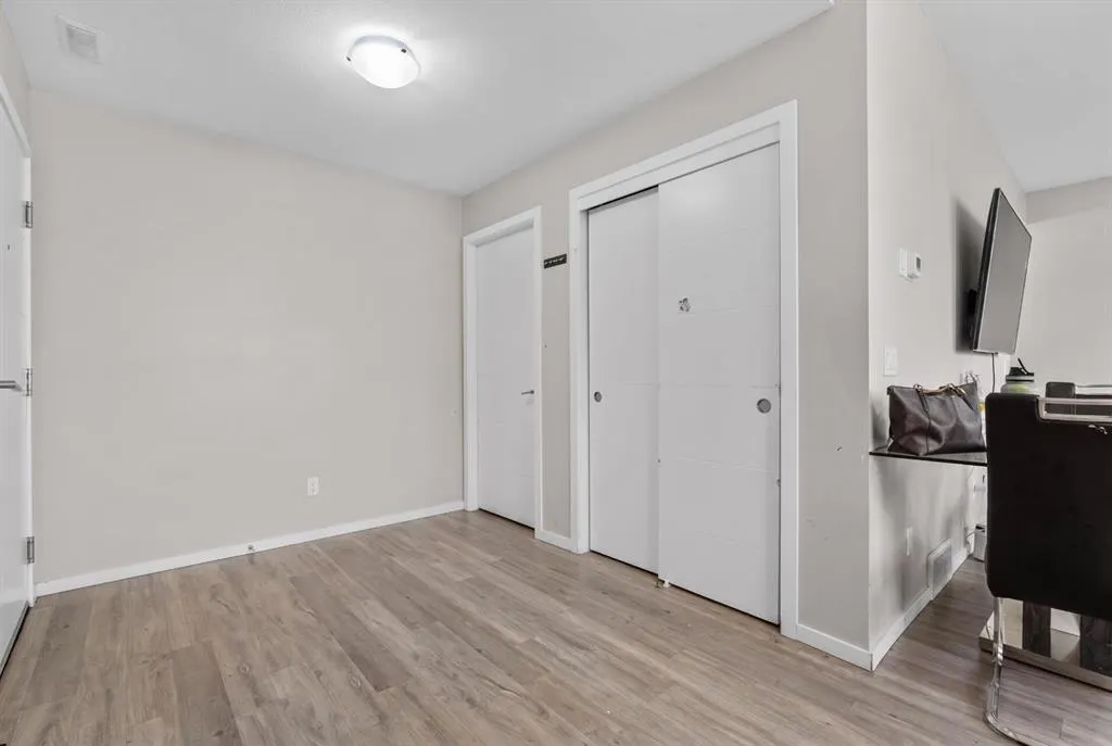 135 Redstone Walk NE #202