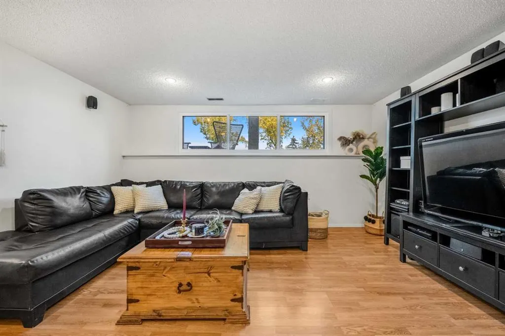68 Lake Emerald Road SE