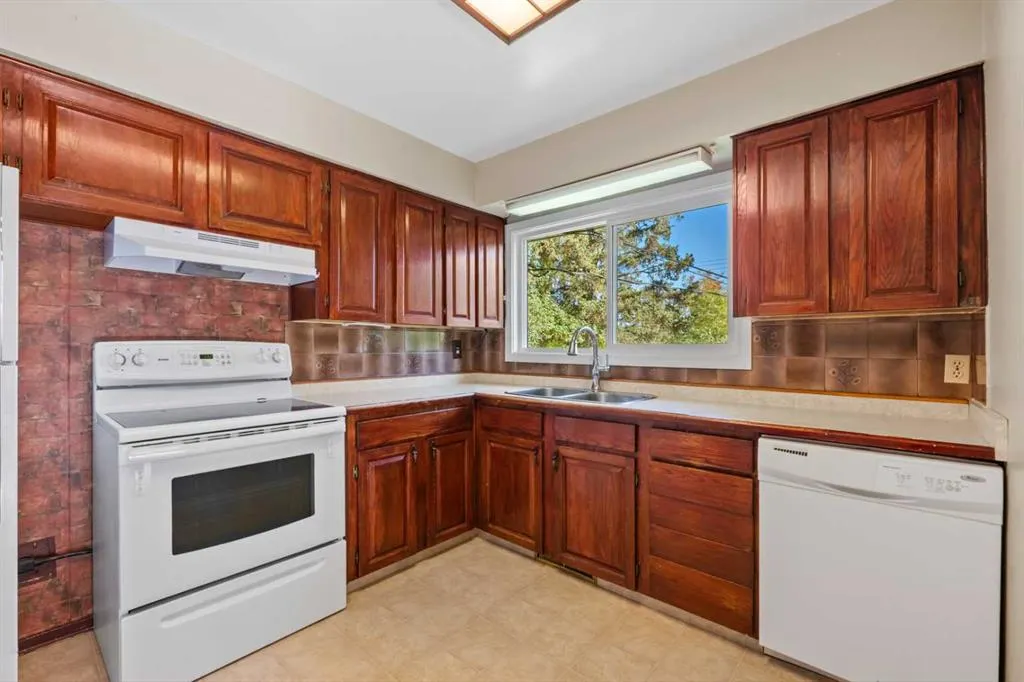 114 Havenhurst Crescent SW