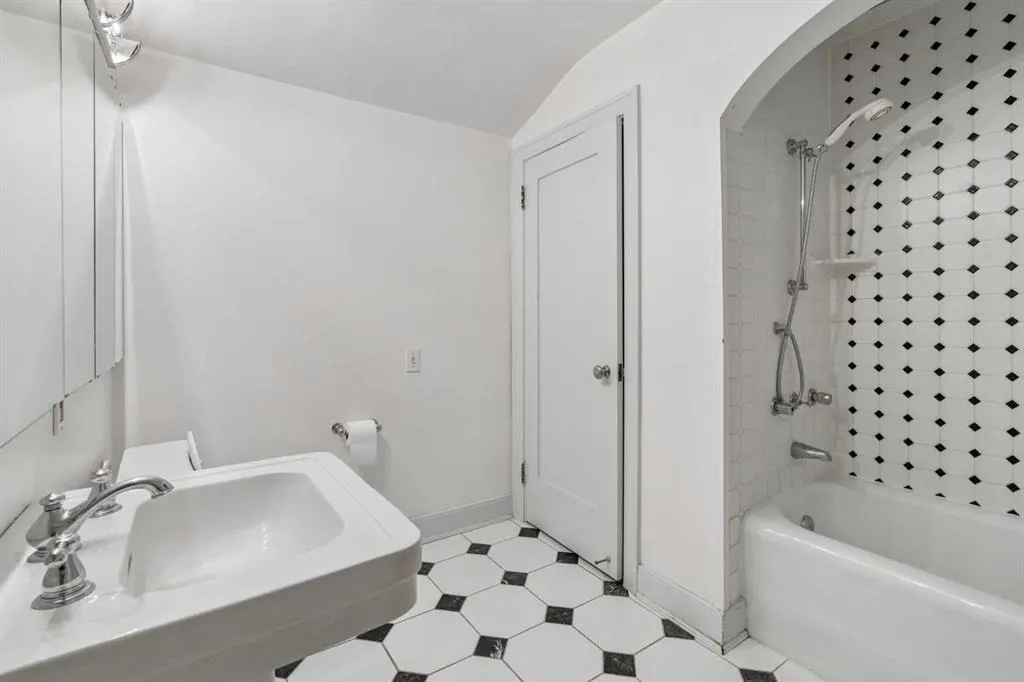 620 Rideau Road SW