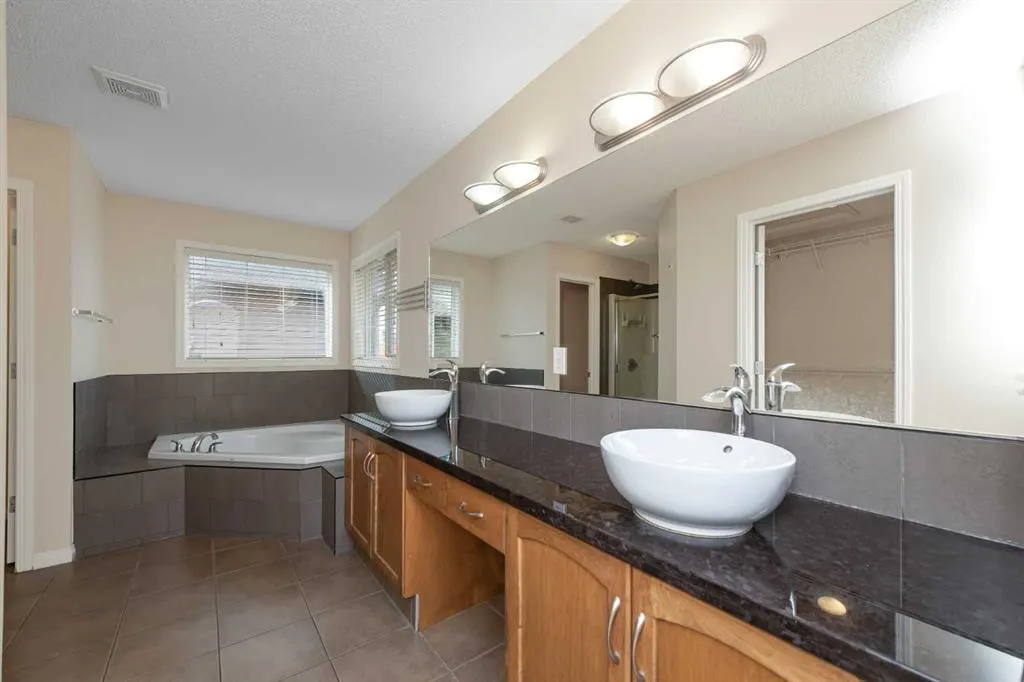 304 Evanston View NW