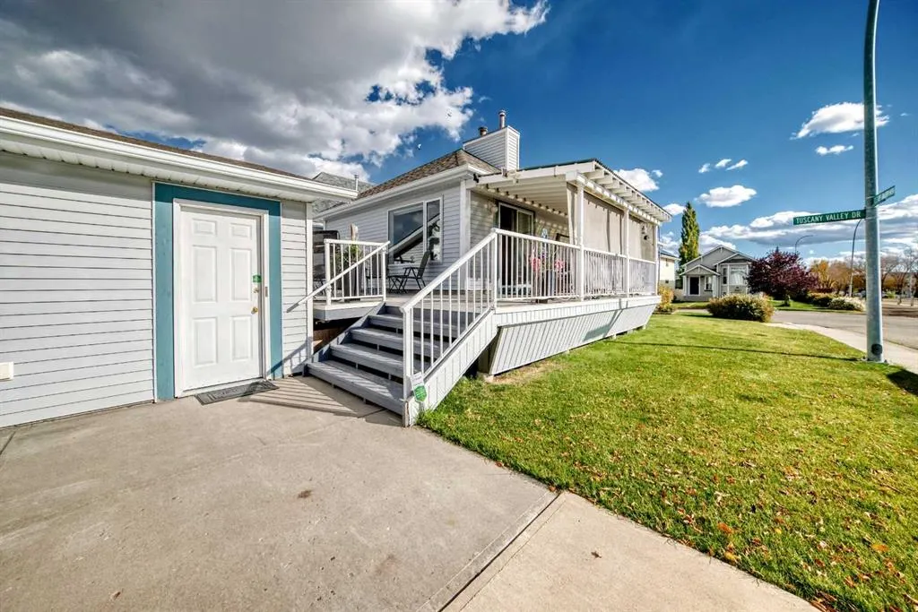 84 TUSCANY VALLEY Drive NW
