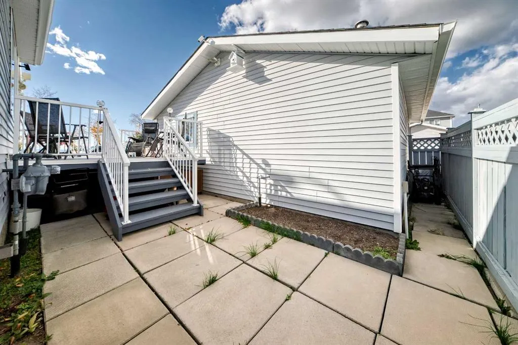 84 TUSCANY VALLEY Drive NW