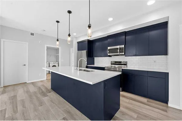 220 Seton Grove SE