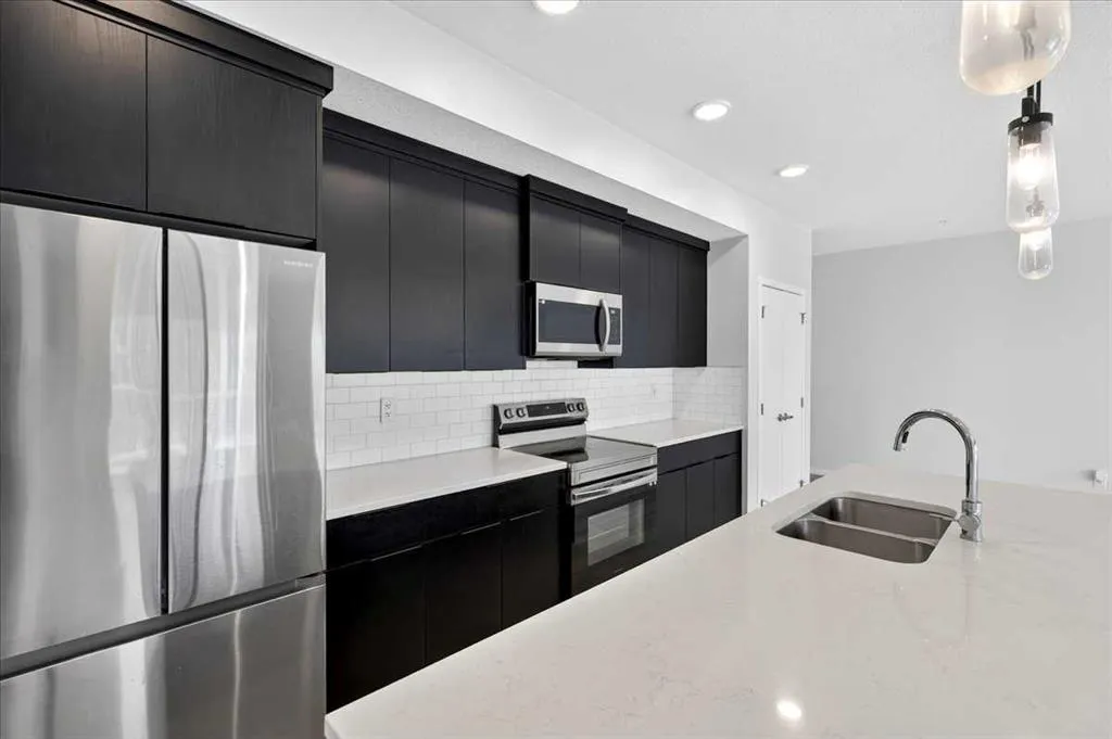 220 Seton Grove SE #1202