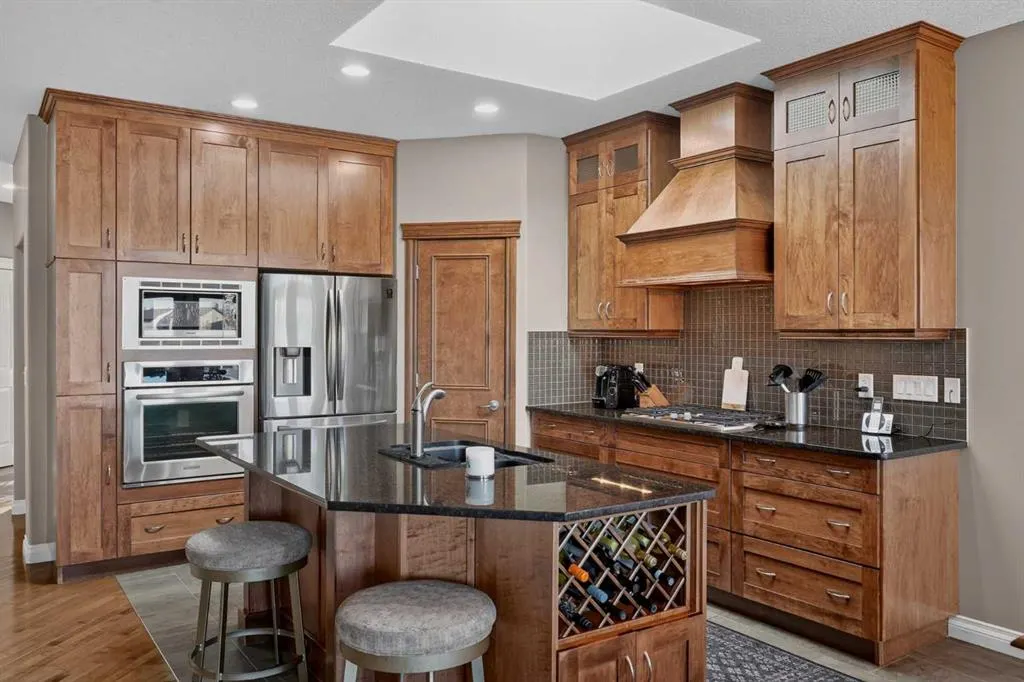 111 Tuscany Ravine Heights NW