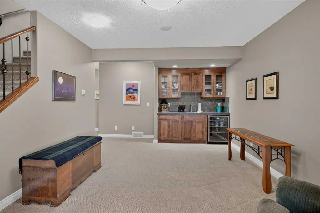 111 Tuscany Ravine Heights NW
