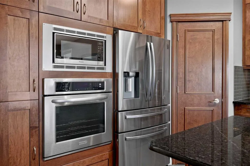 111 Tuscany Ravine Heights NW