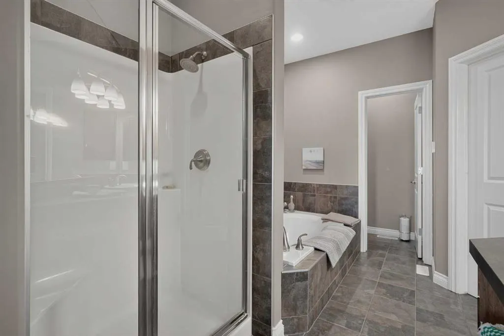 111 Tuscany Ravine Heights NW