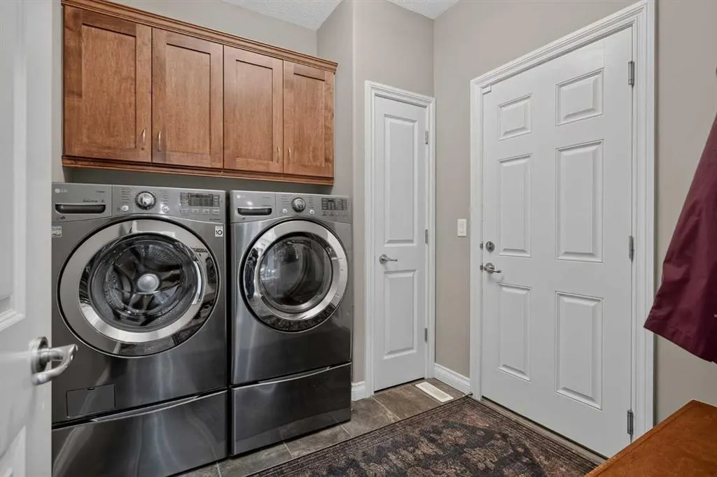 111 Tuscany Ravine Heights NW
