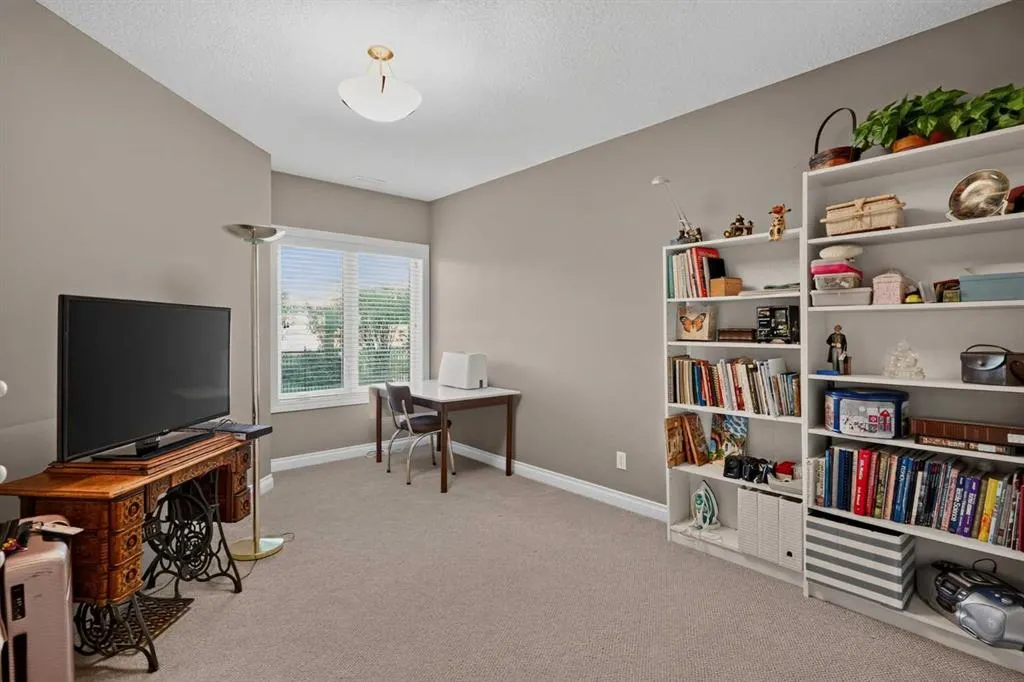 111 Tuscany Ravine Heights NW