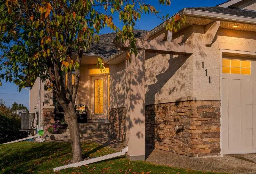 111 Tuscany Ravine Heights NW