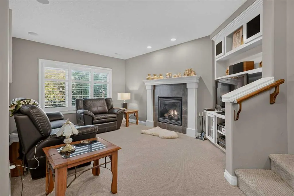 111 Tuscany Ravine Heights NW