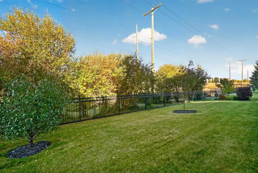 111 Tuscany Ravine Heights NW