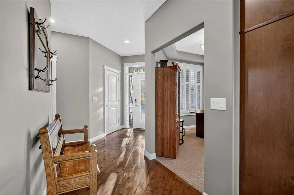 111 Tuscany Ravine Heights NW