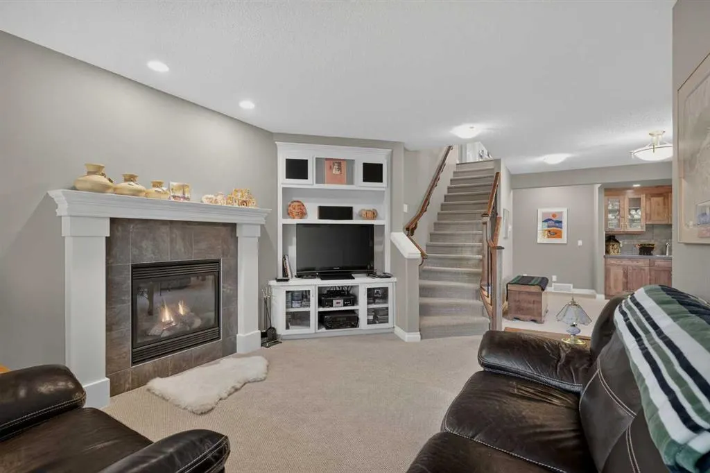 111 Tuscany Ravine Heights NW