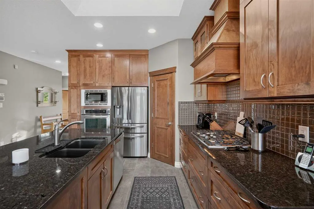111 Tuscany Ravine Heights NW