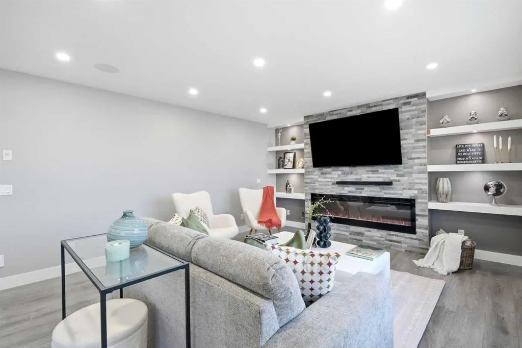 168 West Creek Crescent