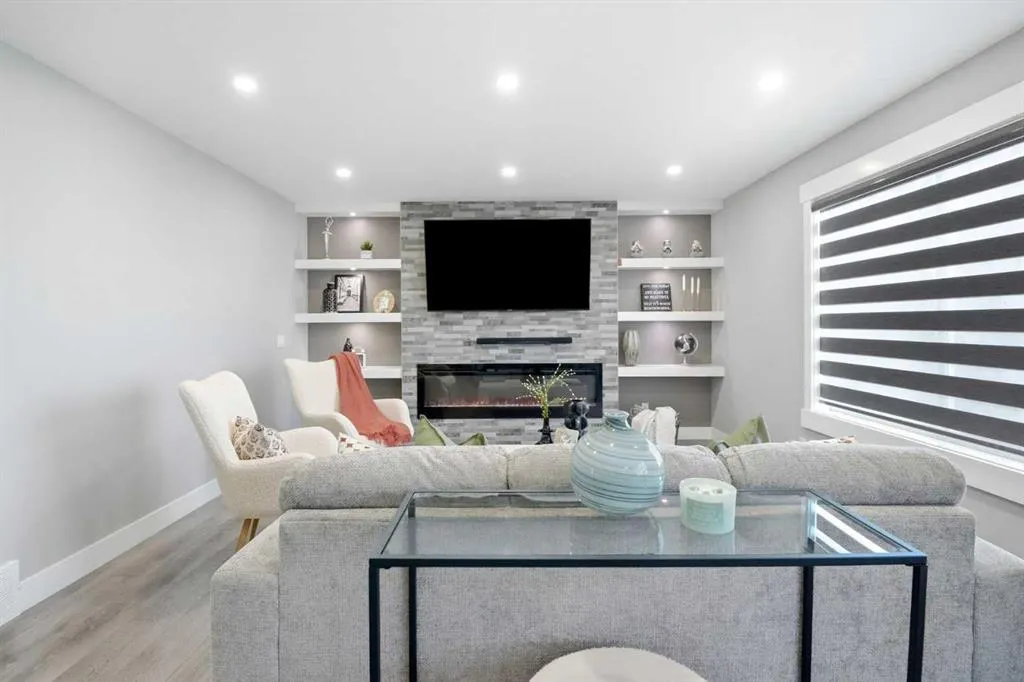 168 West Creek Crescent