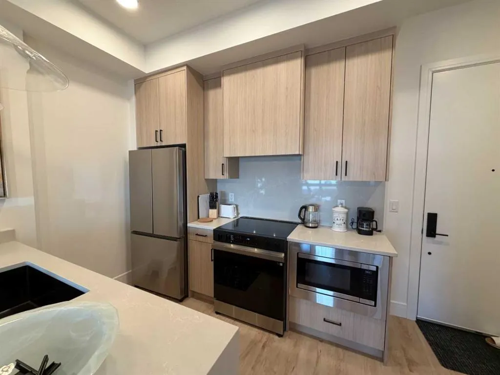 330 Dieppe Drive SW #106