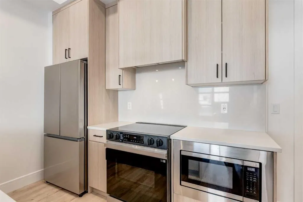 330 Dieppe Drive SW #106