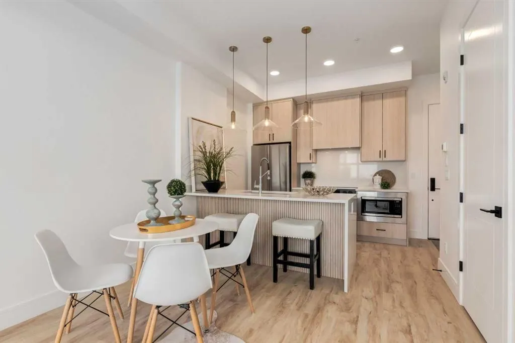 330 Dieppe Drive SW #106