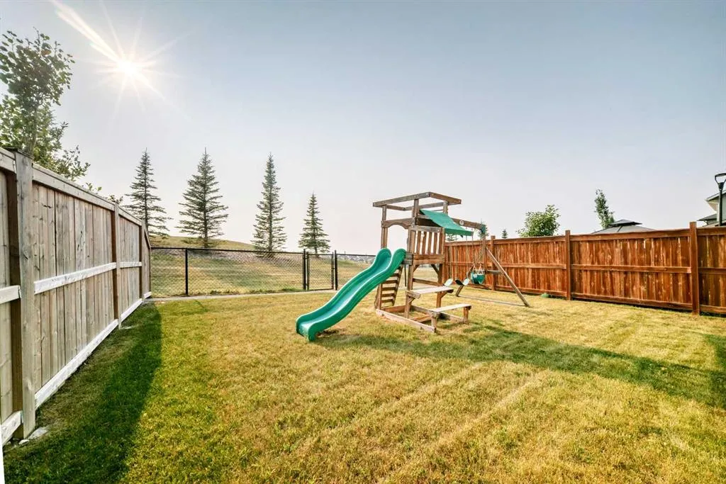 296 Nolancrest Heights NW