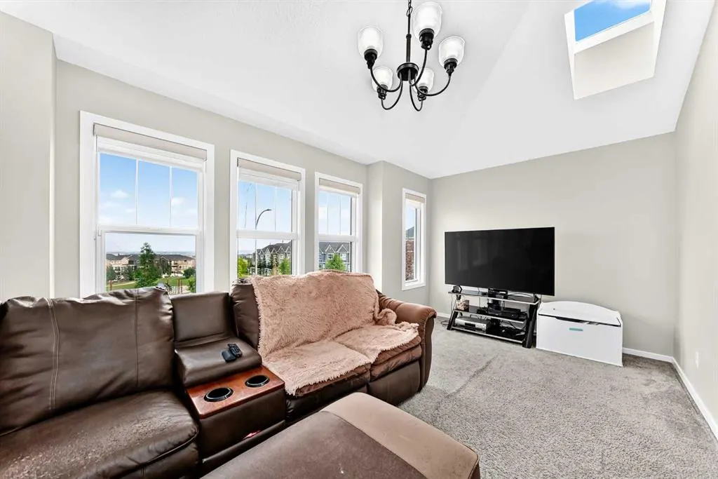 296 Nolancrest Heights NW