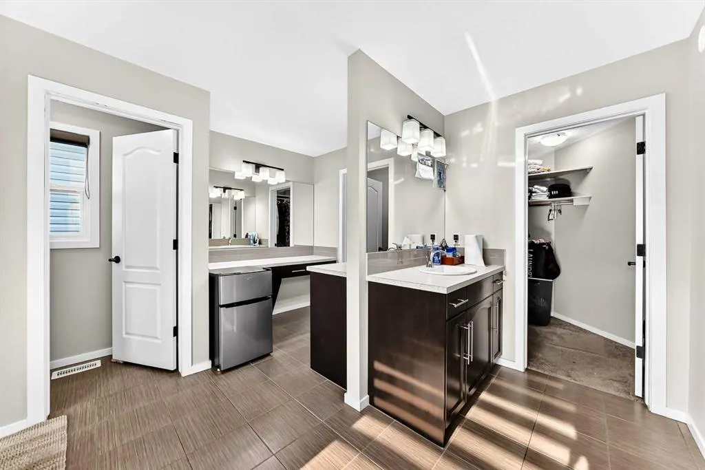 296 Nolancrest Heights NW
