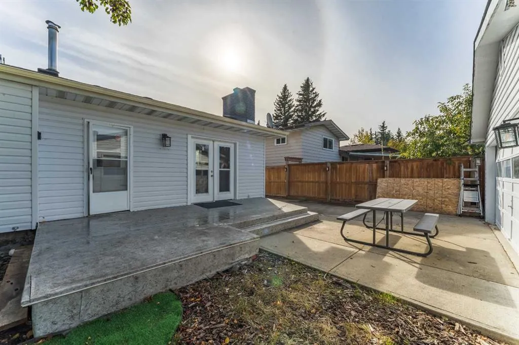 208 Woodpark Place SW
