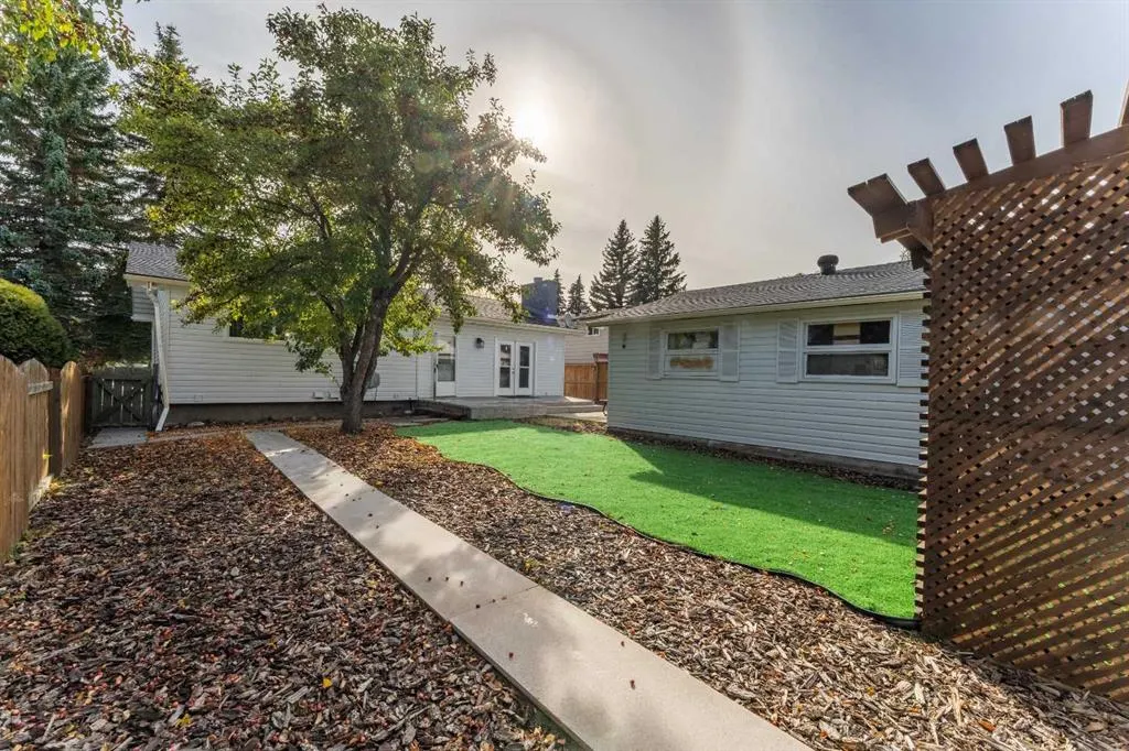 208 Woodpark Place SW