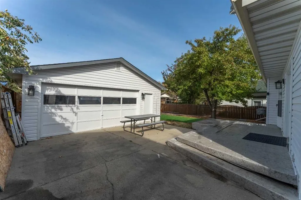 208 Woodpark Place SW