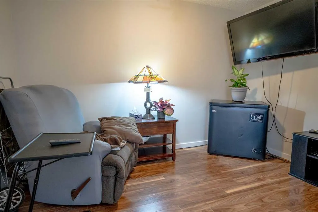 304 Mackenzie Way SW #8412