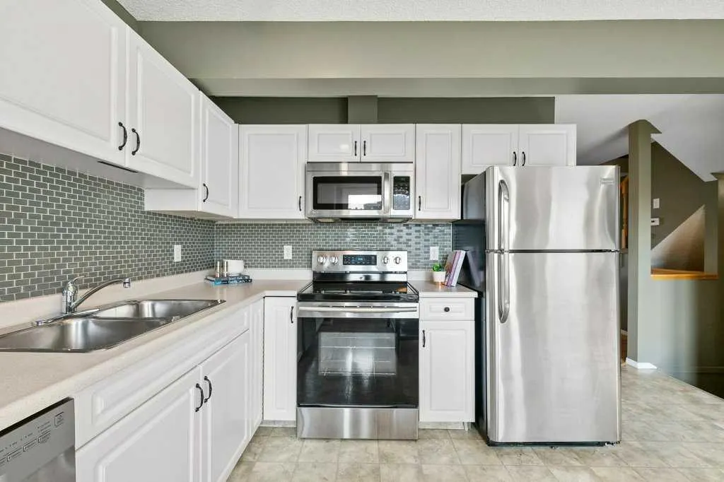 248 Regal Park NE