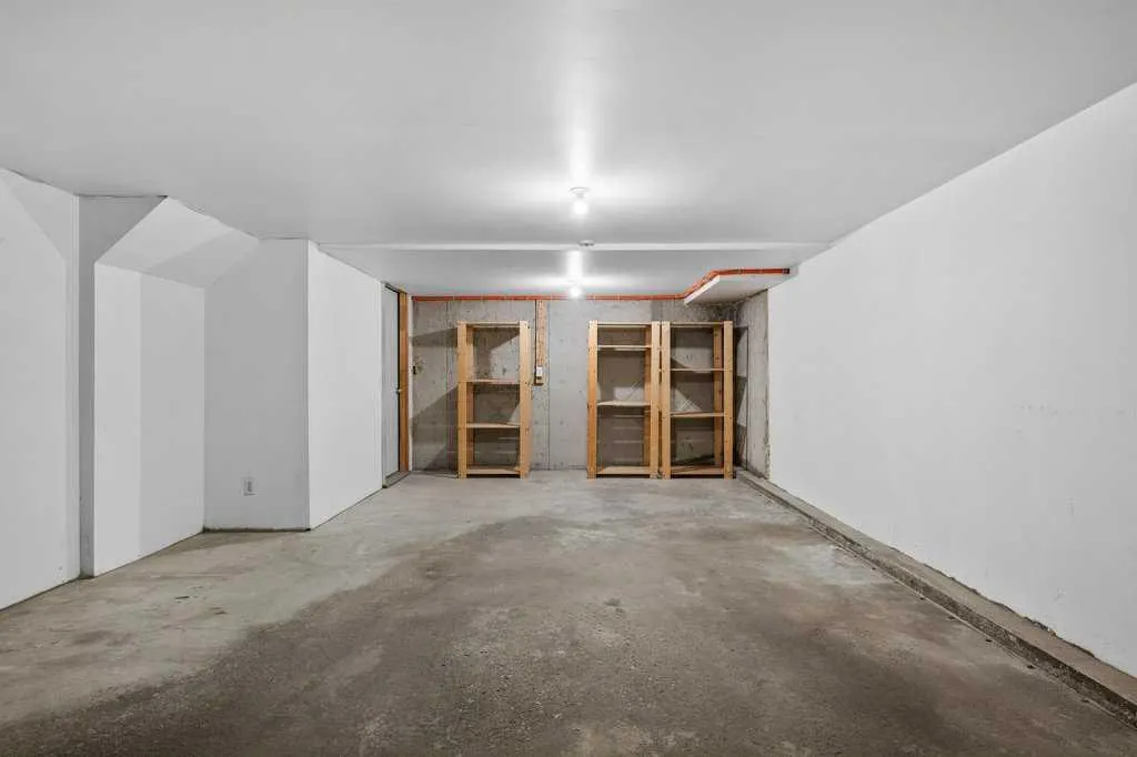 248 Regal Park NE
