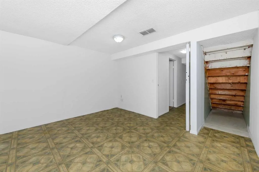 2519 38 Street NE #21