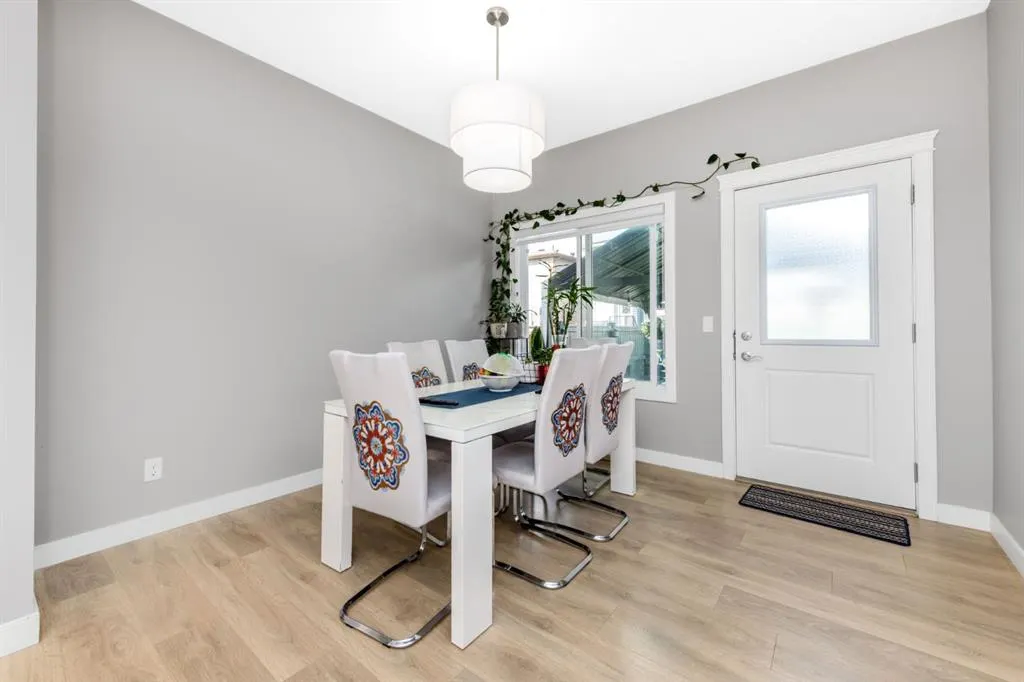 124 Corner Meadows Park NE